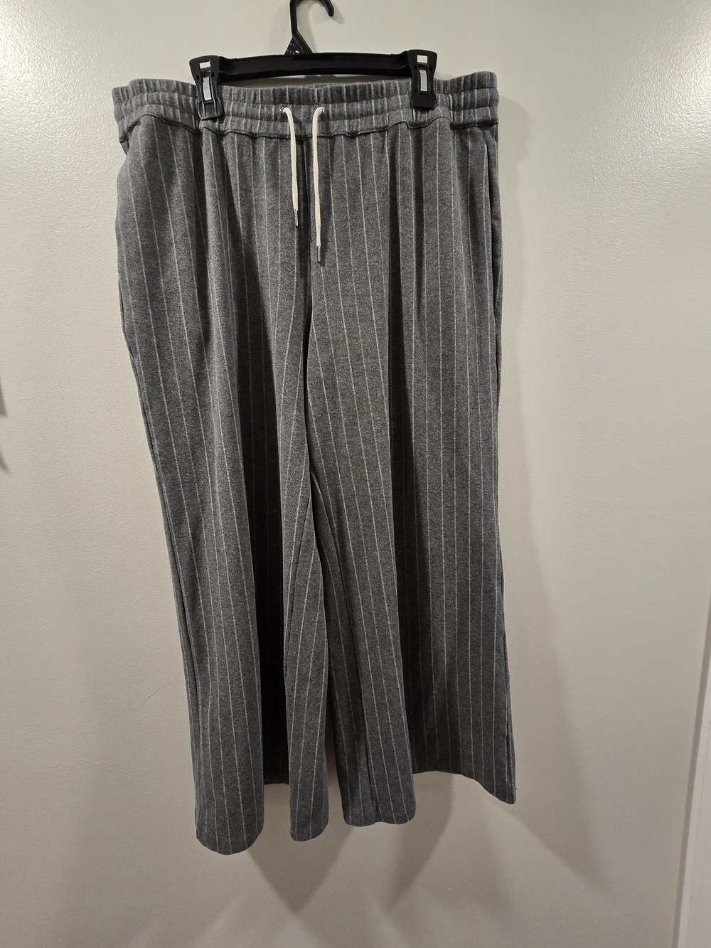 Autres Filles Gray Pinstripe Wide-Leg Drawstring Comfy Pants - Size XL/TG
